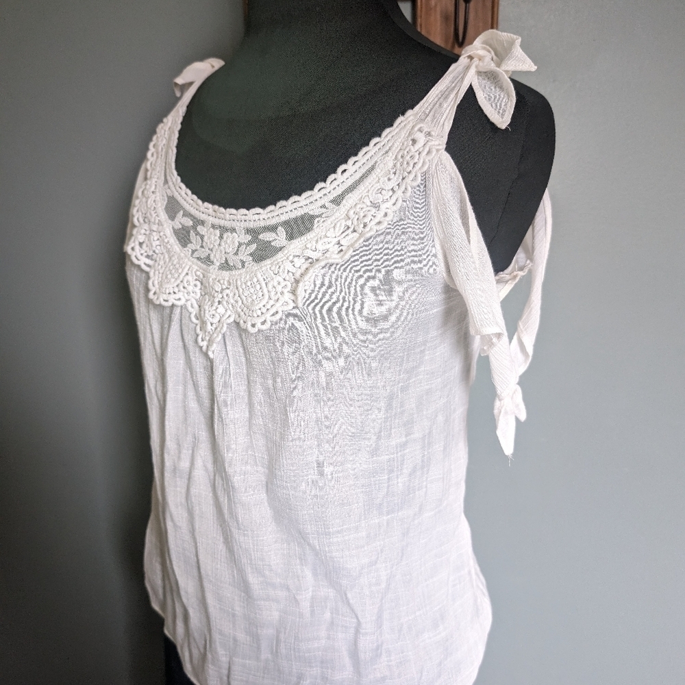 Candie's White Lace Blouse - Picture 12 of 12